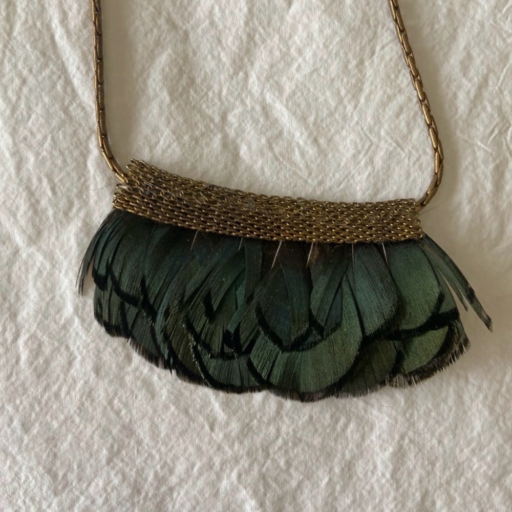 Anthropologie Serefina Feather Statement Necklace 🪶 Dark Green & Gold Stunning - Picture 3 of 5